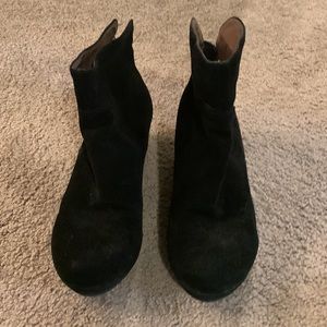 Chocolat Blu Yarden in black suede. Sz 71/2. Like new!